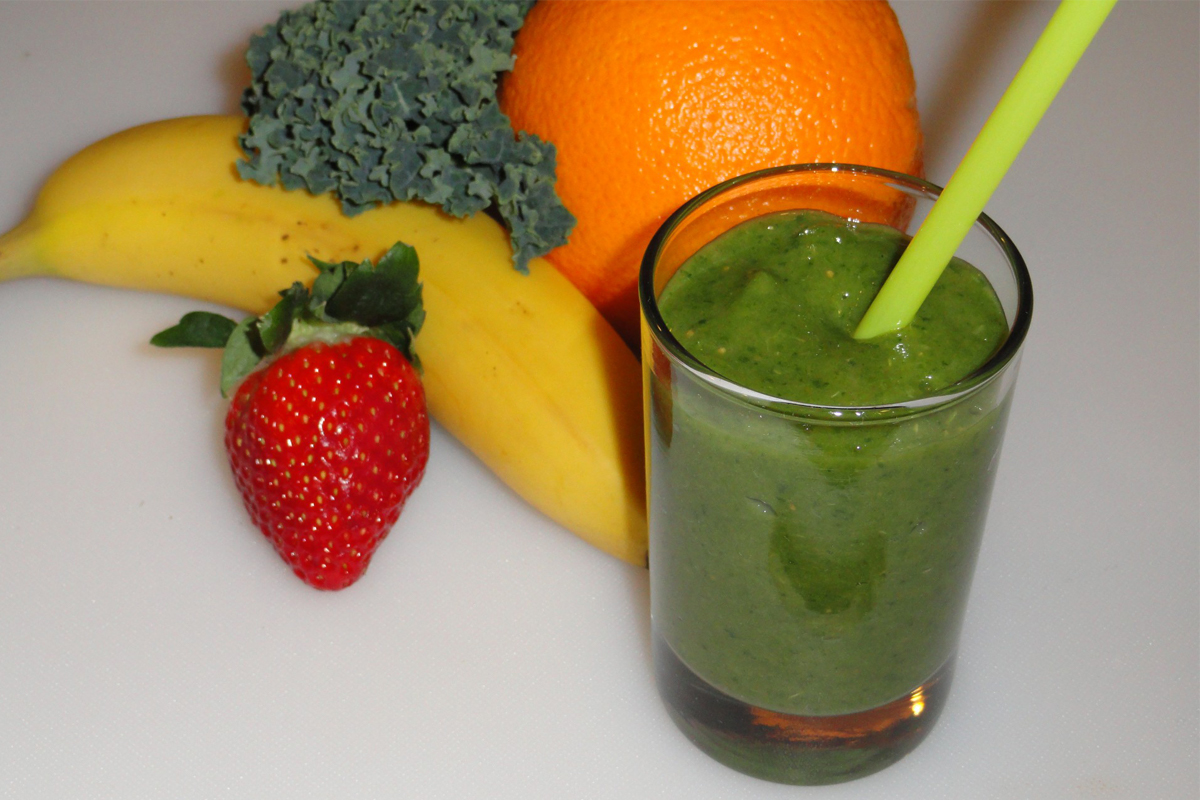 A man is getting acupuncture treatment